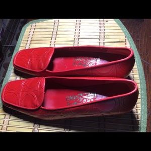 Ferragamo Ladies Low Heel Slip Ons In Great Condition
